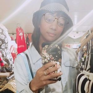 Meet your Posher, Lili